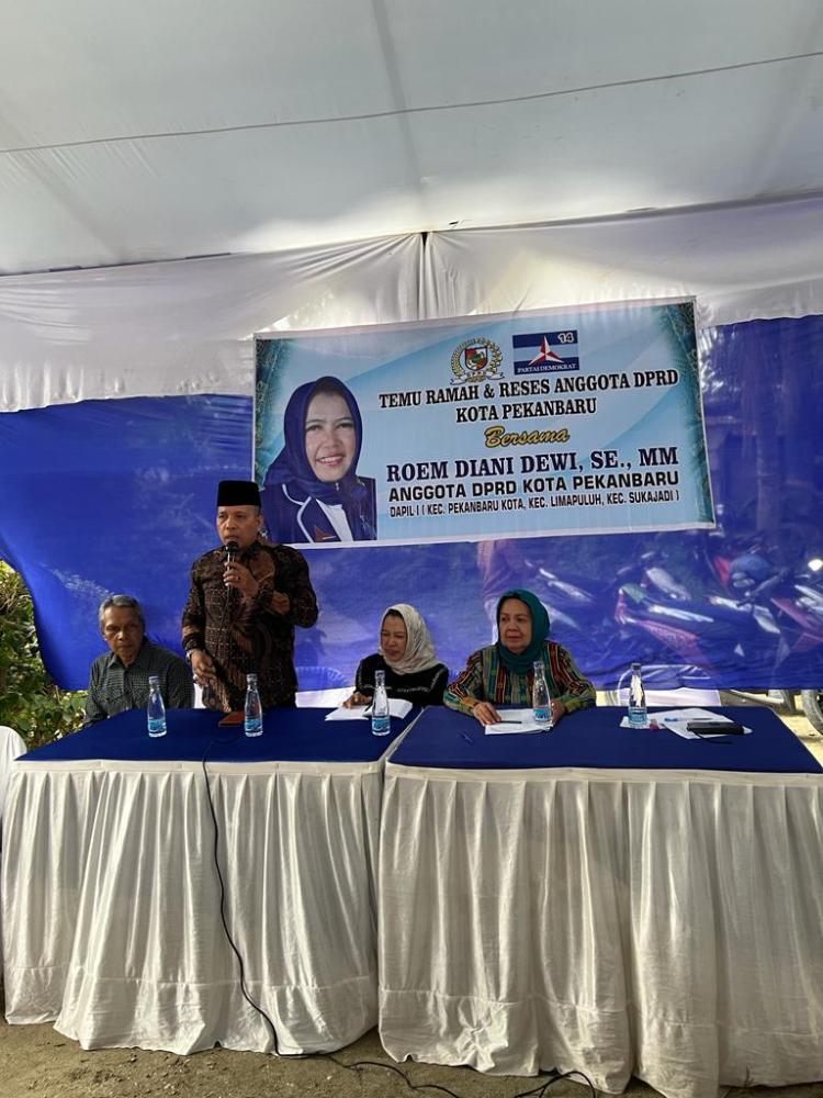Roem Diani Dewi Tampung Keluh Kesah Masyarakat saat Reses di Jalan Pelita RT 03 RW 01 Kelurahan Rintis